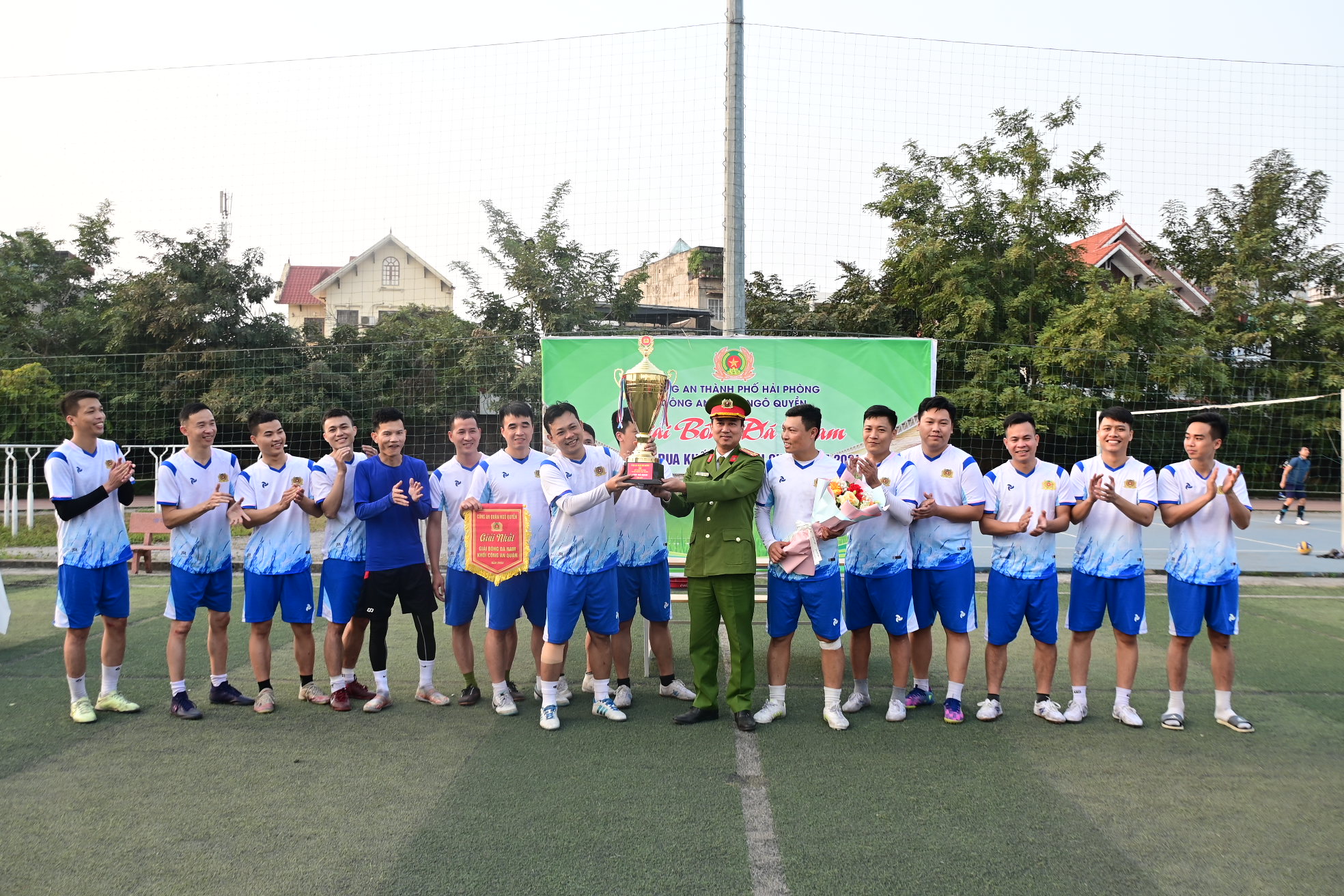 Công an quận Dương Kinh đoạt giải Nhất giải bóng đá nam 7 người Khối Công an quận năm 2024